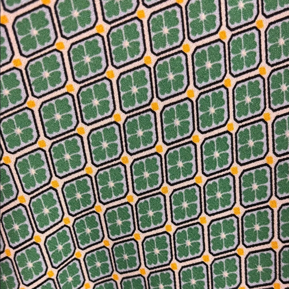 High-Low Patterned Top - Picture 2 of 4